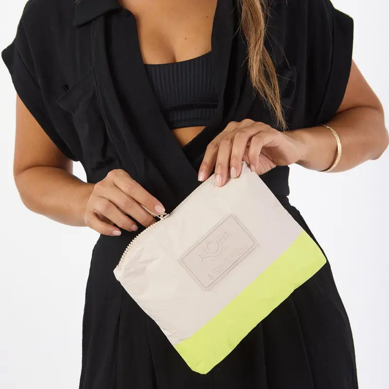 Aloha Dipped Small Pouch – Highlighter & Sandstone Palette 1