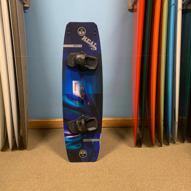 Gently Used 2025 North Atmos Kiteboard – 141 X 42 Cm With Straps 1