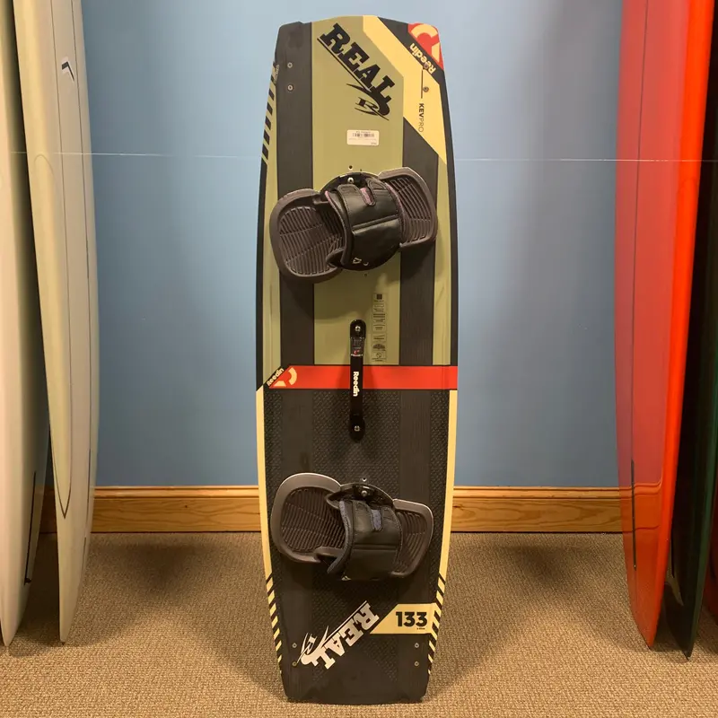 Pre-Loved Reedin Kev Pro Twin-Tip Board – 133Cm With Straps 1