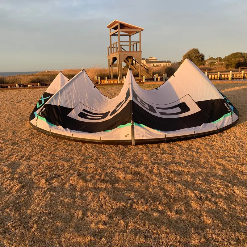 Pre-Owned Core Xr8 Kite – White, 17 M² 1